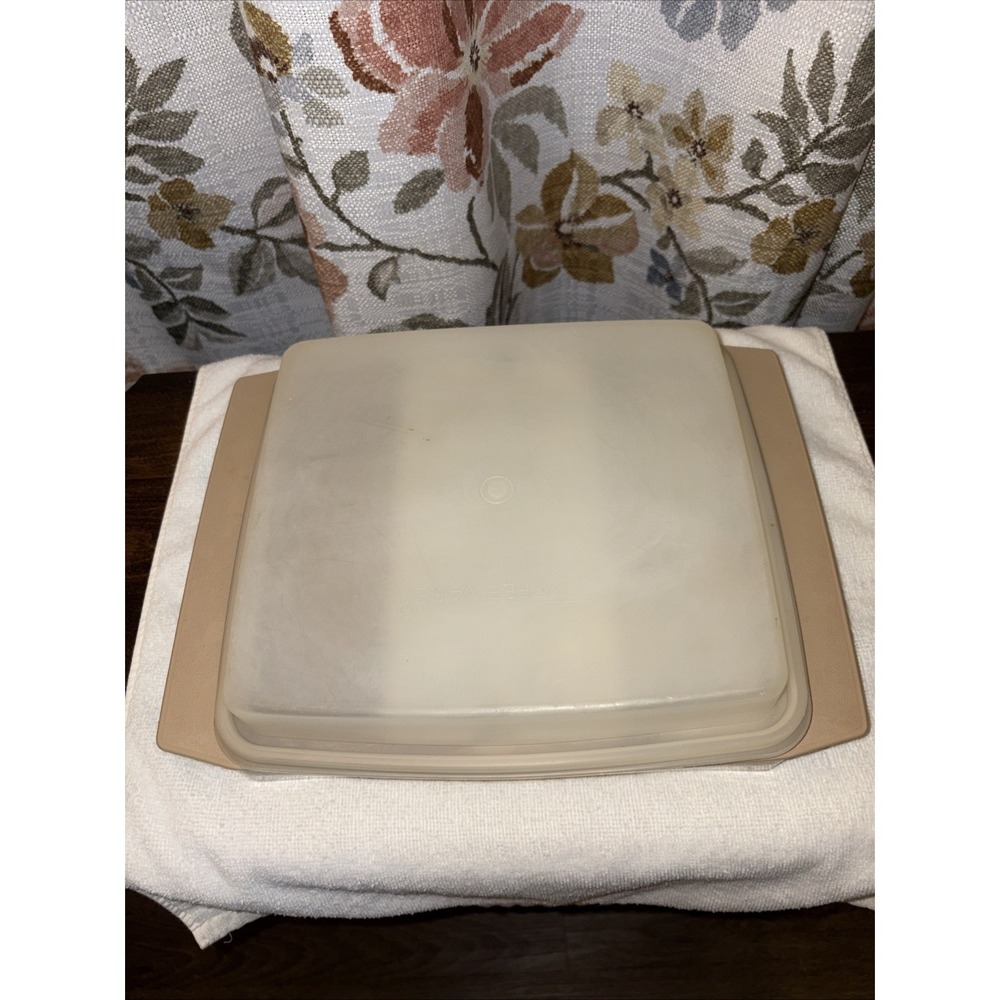 Vintage Tupperware 4 Piece Square Deviled Egg Keeper Carrier 723-2 Tan/White
